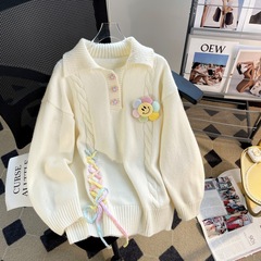 学院風の柔らかいモチモチの小さい清新なpoloの襟のプルオーバーのセーターの女子学生の秋冬の外は立体の花のニットの上着を着ます。
