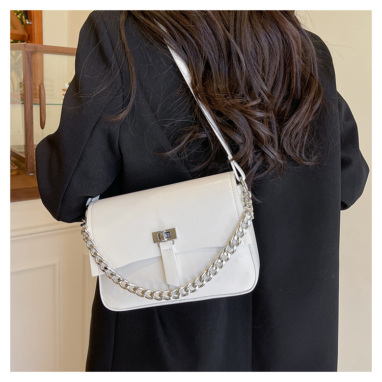 Mujeres PU Color Sólido Estilo Clásico Cuadrado Hebilla Magnética Bolso Bolso Bandolera display picture 15