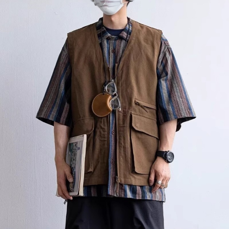 Japanese retro workwear style brown sleeveless vest for men, loose, casual, versatile, unisex, jacket/top.