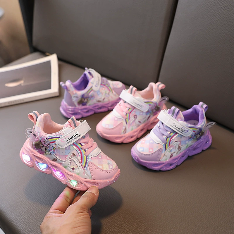 2024 обувь для девочек с лампой весной и осенью новые кожаные повседневные мультяшные кроссовки