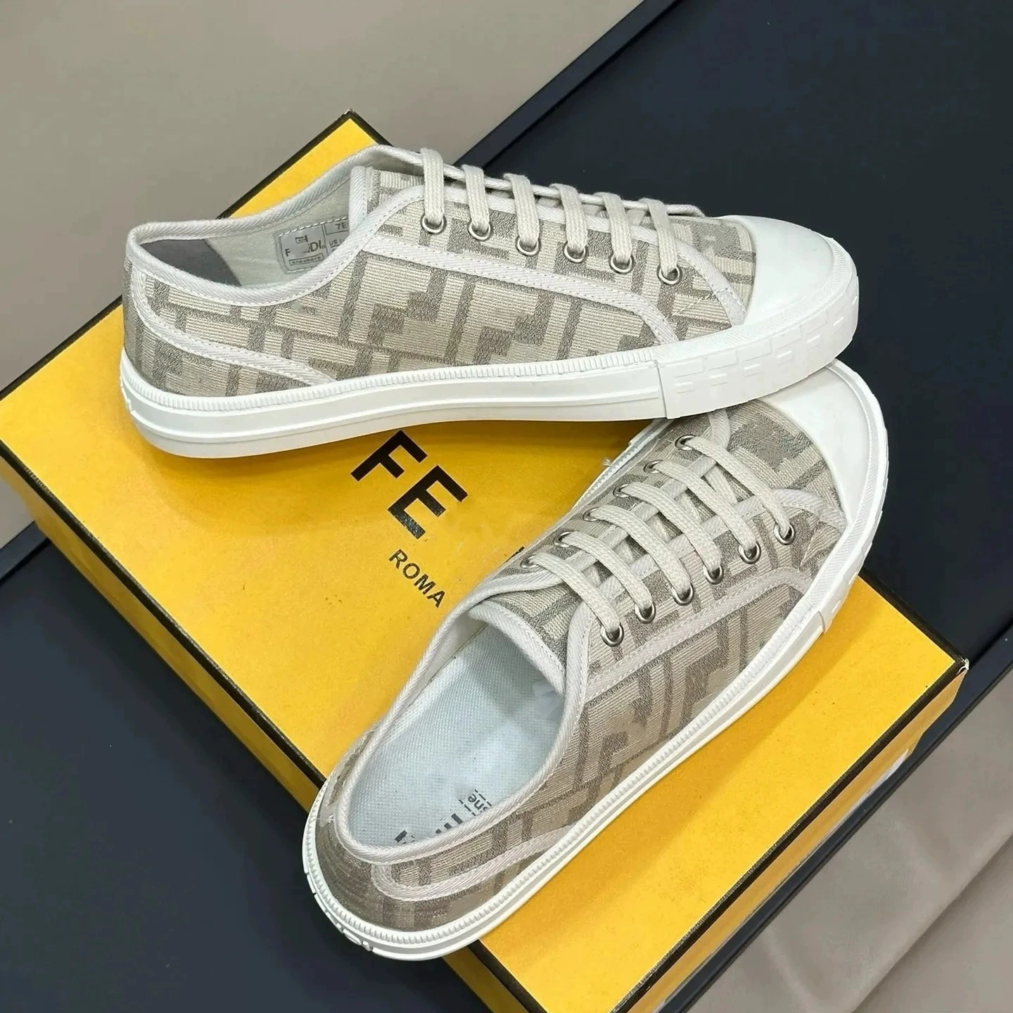 Cloth espadrilles platform, retro sneakers, (Physicals), with embroidery, Collection Year 2025