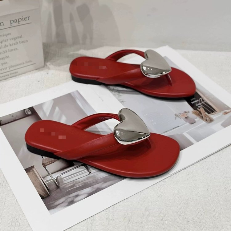 Metal Heart-Shaped Flip-Flops for Women, Summer Outdoor Wear, 2026 New Style, Flat Versatile Beach Sandals, Vacation Slippers Metal Heart-Shaped Flip-Flops for Women, Summer Outdoor Wear, 2026 New Style, Flat Versatile Beach Sandals, Vacation Slippers