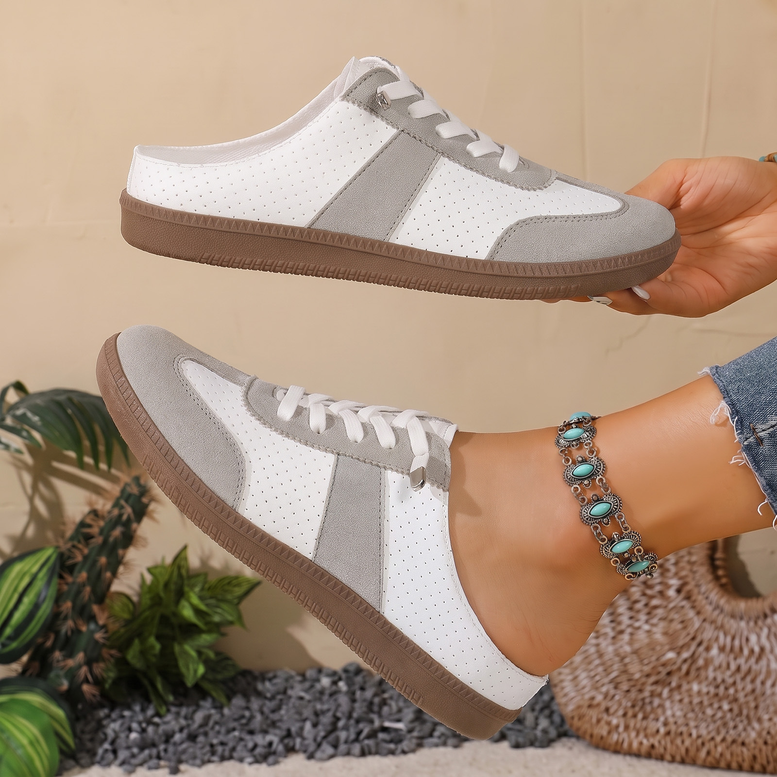 Zapatos de verano transfronterizos de mujer agujero de ventilación de la cabeza de lazo medio arrastrado de color con base suave zapatos perezosos de estilo de viaje ocio