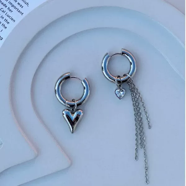 Niche Fashion Simple Love Star Set Earrings for Women Personalized Light Luxury Design Earrings Wholesale