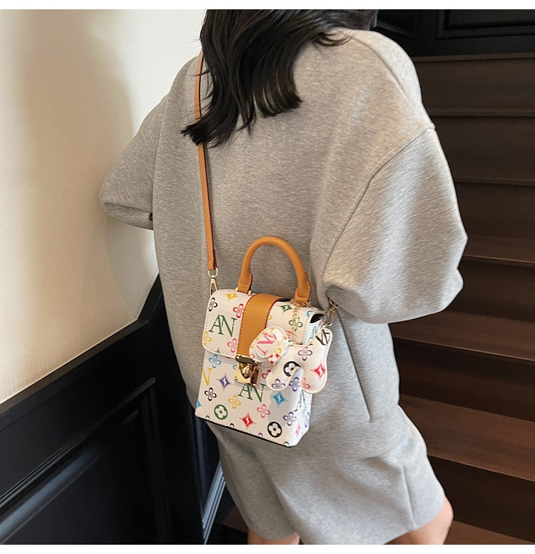 A new Korean-style versatile and simple single-shoulder crossbody bag for women in the summer of 2025, featuring a Korean-style mobile phone bag undefined