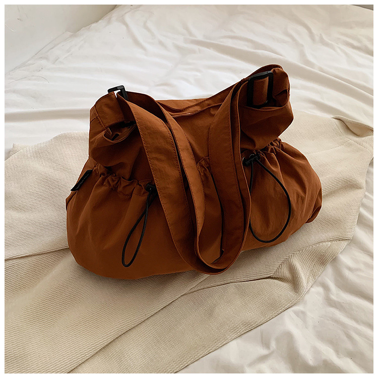 Bolsa de lona de gran capacidad para mujeres 2024 nuevo bolso de hombro casual simple de verano con un sentido de alta calidad de la bolsa de viaje