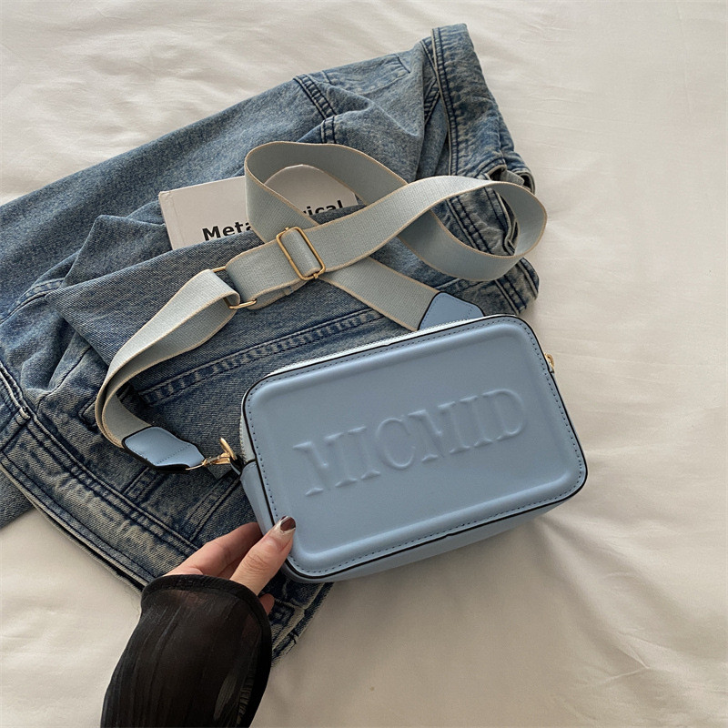 Tendencia simple bolso pequeño otoño / invierno 2024 nuevo estilo de moda impresión de letras bolso de hombro casual versátil mochila