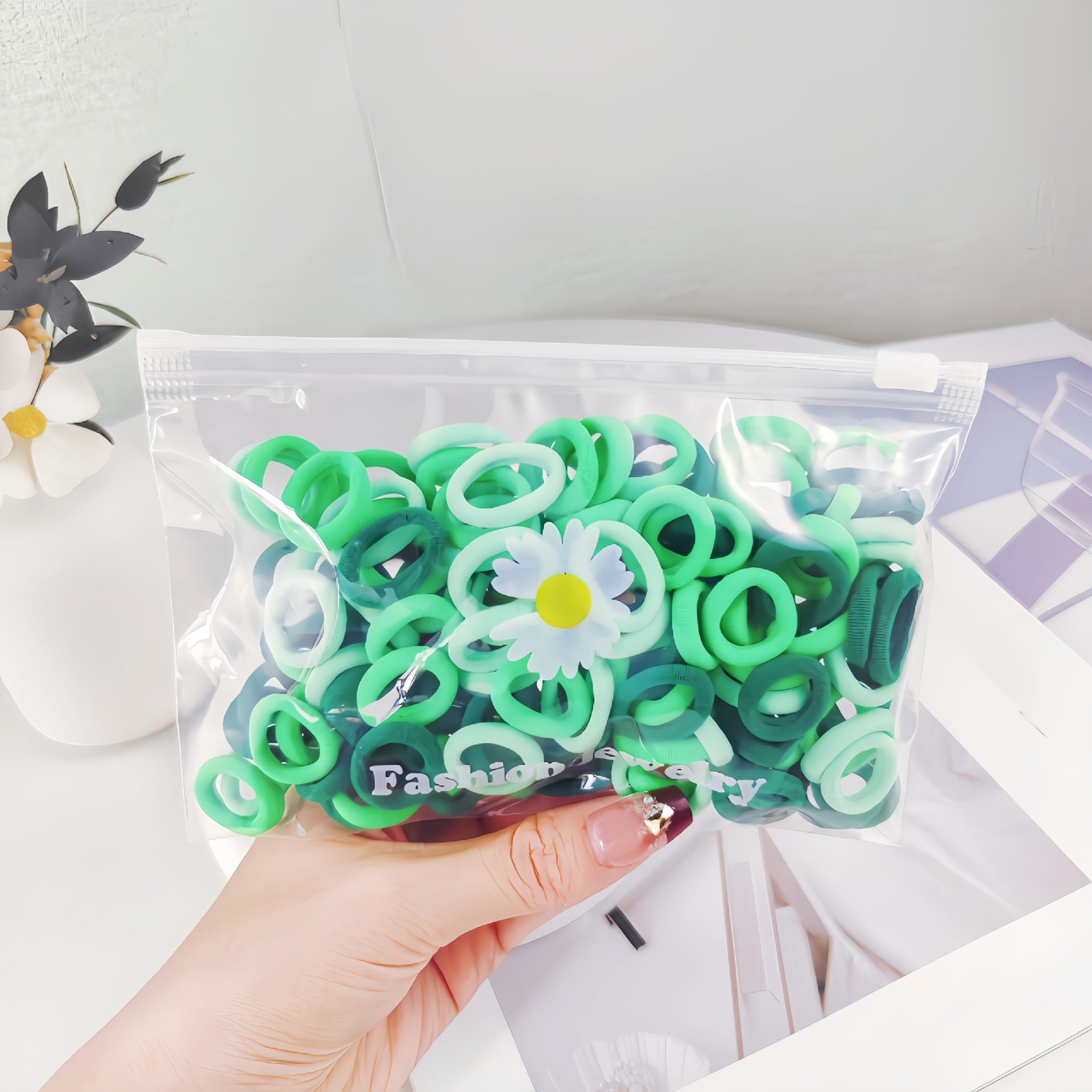 Green chrysanthemum bag
