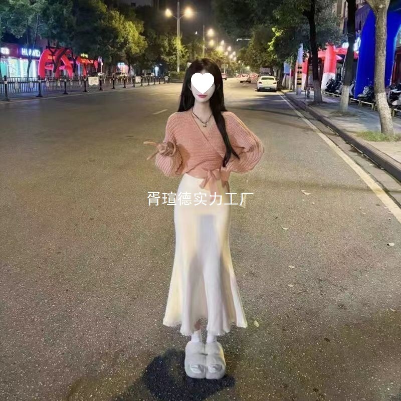 秋季甜美温柔粉色套装女设计感V领交叉绑带毛衣+流苏鱼尾半身裙套