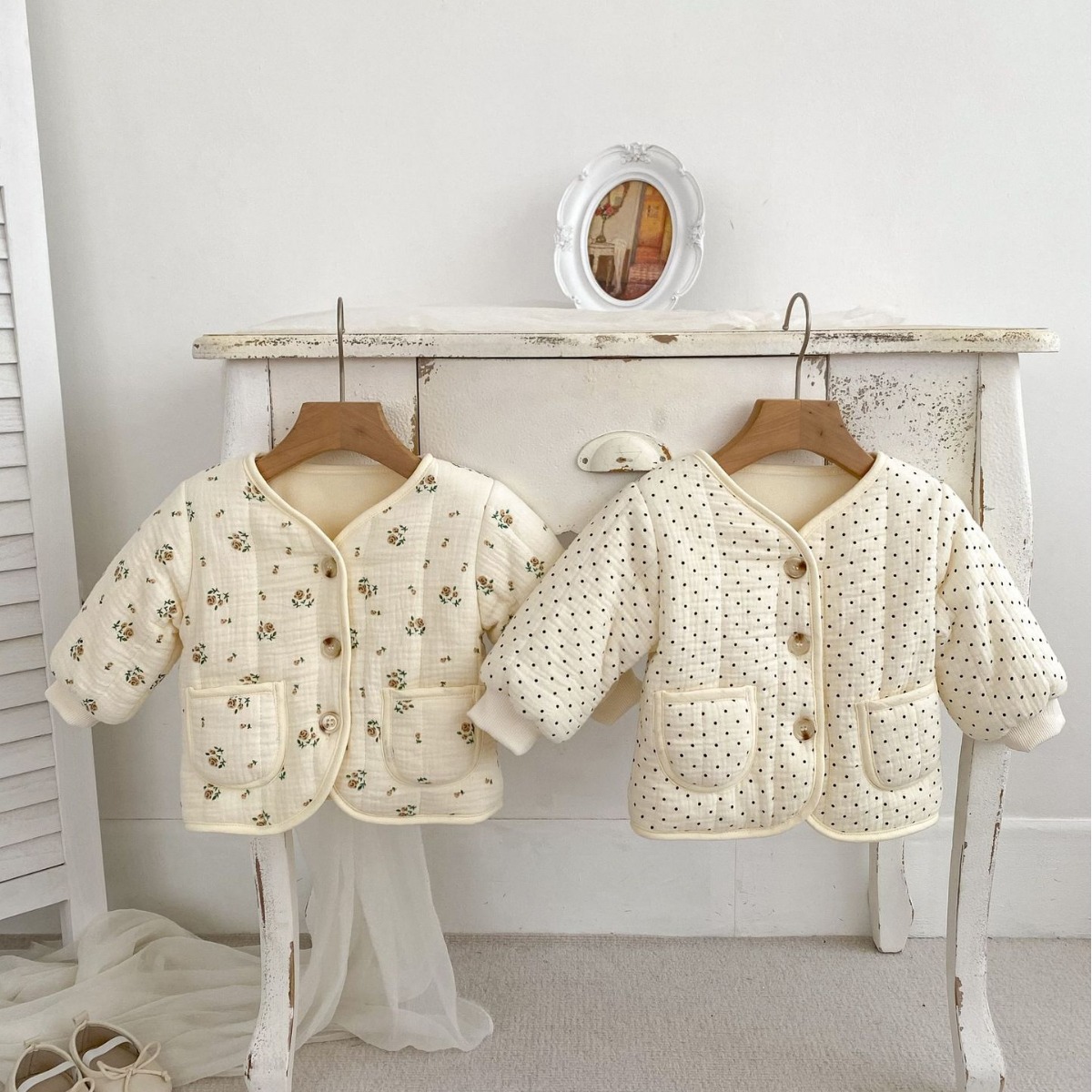 INS estilo coreano de invierno Bebé con cuello en V chaqueta acolchada niña bebé floral cardigan chaqueta acolchada de algodón engrosada Abrigo acolchado de algodón cálido