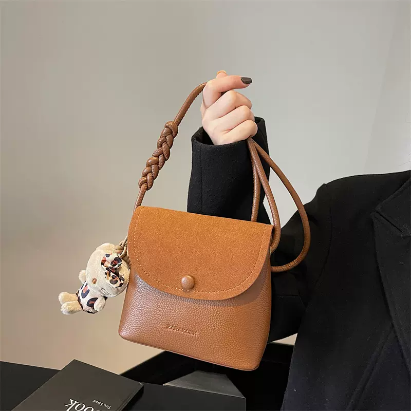 年包包女式单肩包今年2025休闲冬季斜挎水桶包百搭流行的质感