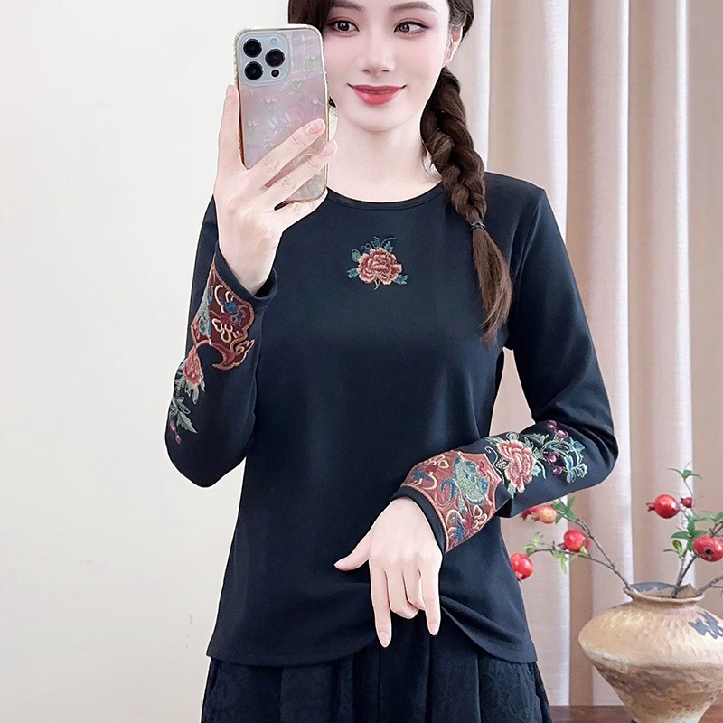 2025 New Winter Round Neck Pullover Loose Version T-Shirt Pure Color Ethnic Style Embroider Patch Fleece Bottoming Shirt for Women