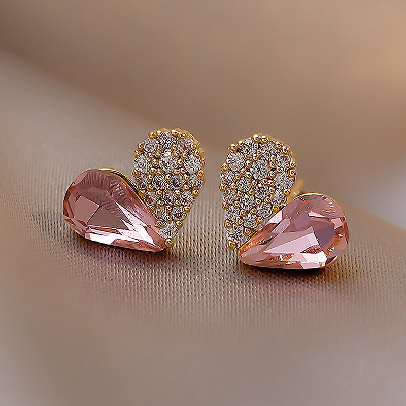 Fashion Small Crystal Diamond Heart Earrings Wholesale Nihaojewelry display picture 7