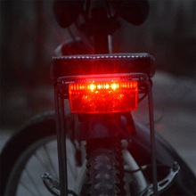 自行車燈山地車后貨架尾燈反光板警示燈多功能閃爍呼吸燈夜騎裝備