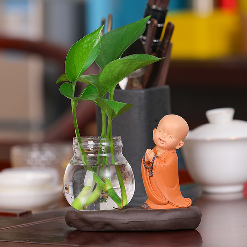 Creative Chinese vase living room cute Huiwu little monk transparent glassware green radish hydroponic little monk ornaments