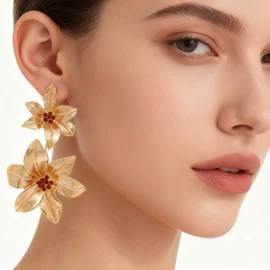 耳钉;耳坠;项链