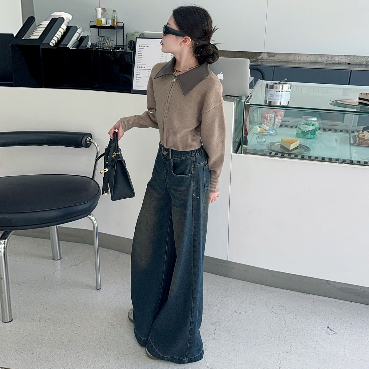 소녀 가을과 겨울 외국 스타일 세트 2024 새로운 어린 소녀의 가죽 칼라 카디건 스웨터 데님 넓은 다리 바지 투피스 세트