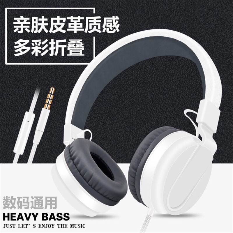 Wearing Wired Headphones headset, eating chicken with wheat calls, common wired headphones 3