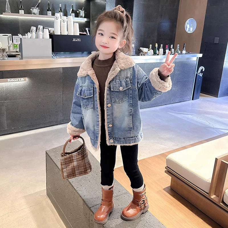 Девочка джинсовая пуховая куртка осень-зима 2024 новая иностранная маленькая девочка малышка корейская одежда детская зимняя одежда