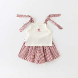 夏季女宝宝格子吊带套装婴幼儿爱心刺绣背心短裤两件套儿童外出服