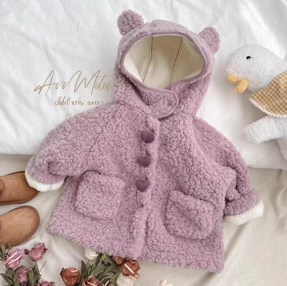 Capa de niñas invierno nuevo terciero grueso 2025 nuevo estilo extranjero con capuchón suéter chaqueta de cordero chaqueta de cachemire