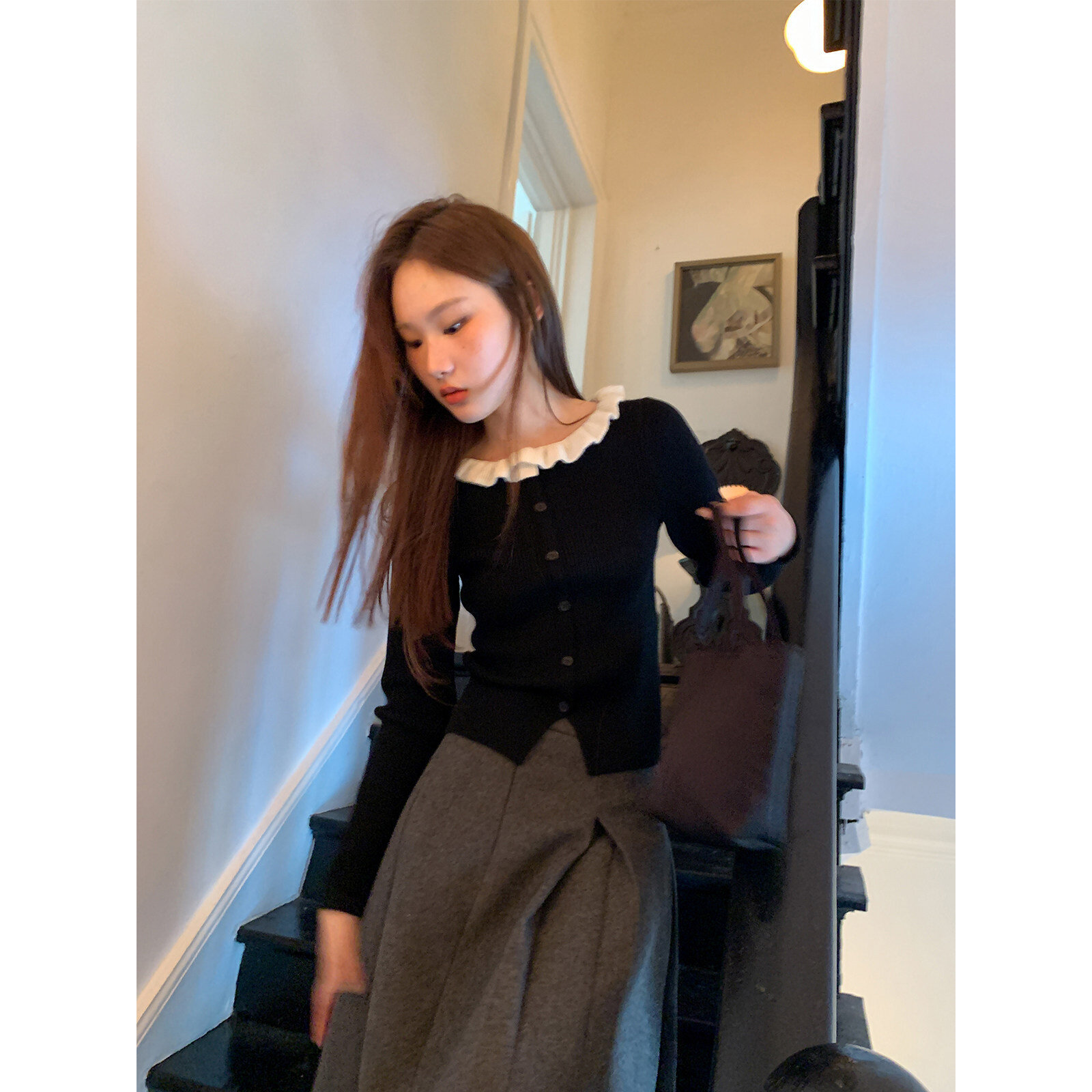 撞色木耳边圆领针织衫女春季新款修身显瘦别致长袖上衣