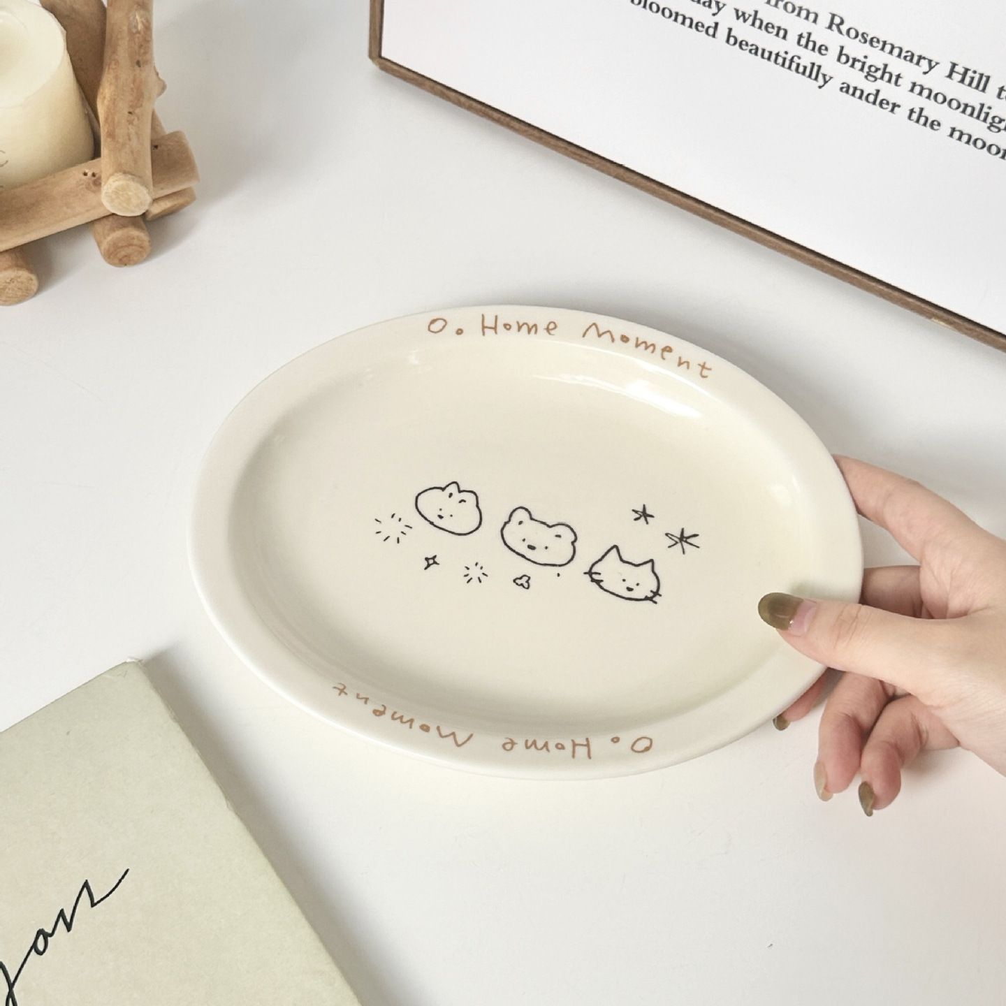 早餐盘甜品盘ins风奶油色动物手绘可爱水果椭圆浅盘家用餐具蛋糕