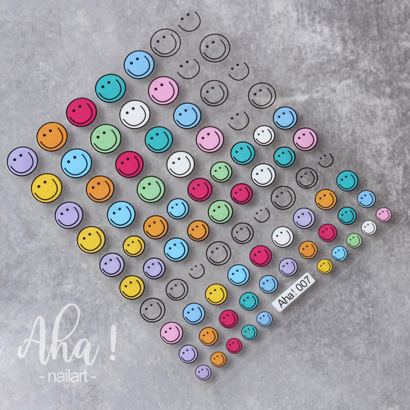 Peach Girl pequeño patrón ultrafino adhesivo impermeable calcomanías de uñas en línea celebridad de dibujos animados oso pegatinas cara sonriente