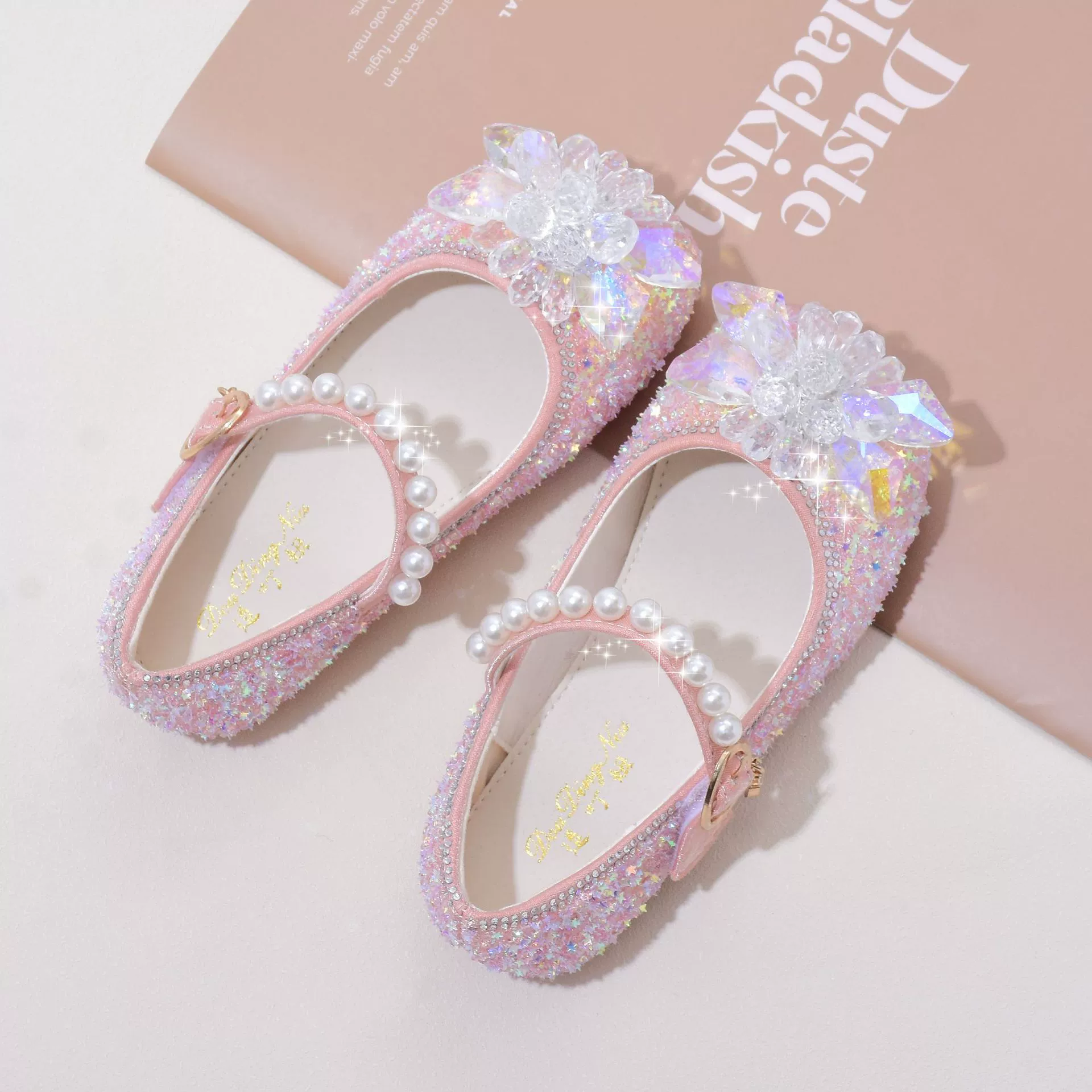 Обувь для девочек, весна и осень, новая детская обувь с мягкой подошвой и кристаллами, модная кожаная обувь принцессы для маленьких девочек, детская обувь