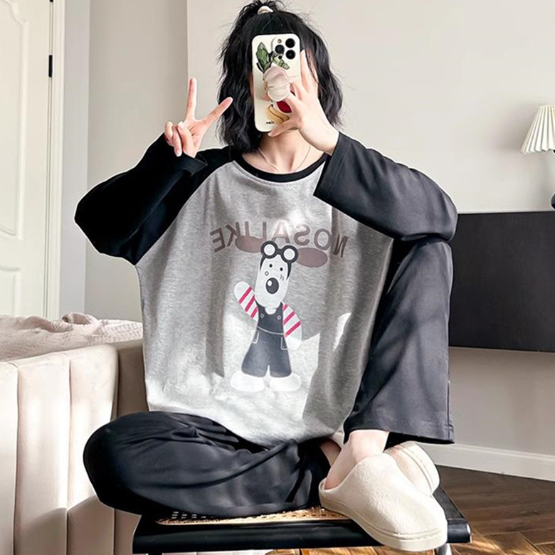 검정색과 회색 안경 개 이중 길이