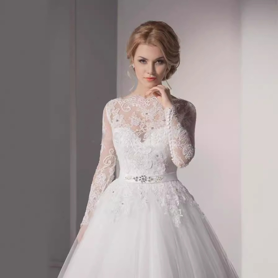 Foreign Trade Spot 2025 Spring New Sweet Shoulder Long-Sleeved Slim Lace Retro Palace Floor-Length Wedding Dress