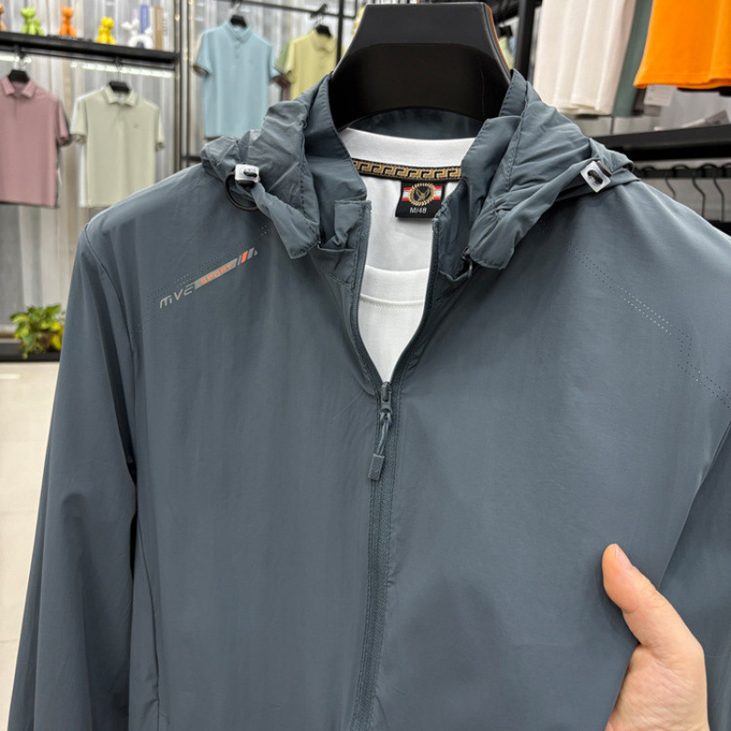2025 ropa de protección solar de verano nuevos productos para hombres, sin costuras, moda con capucha, nueva ropa de piel para jóvenes y de mediana edad para hombres