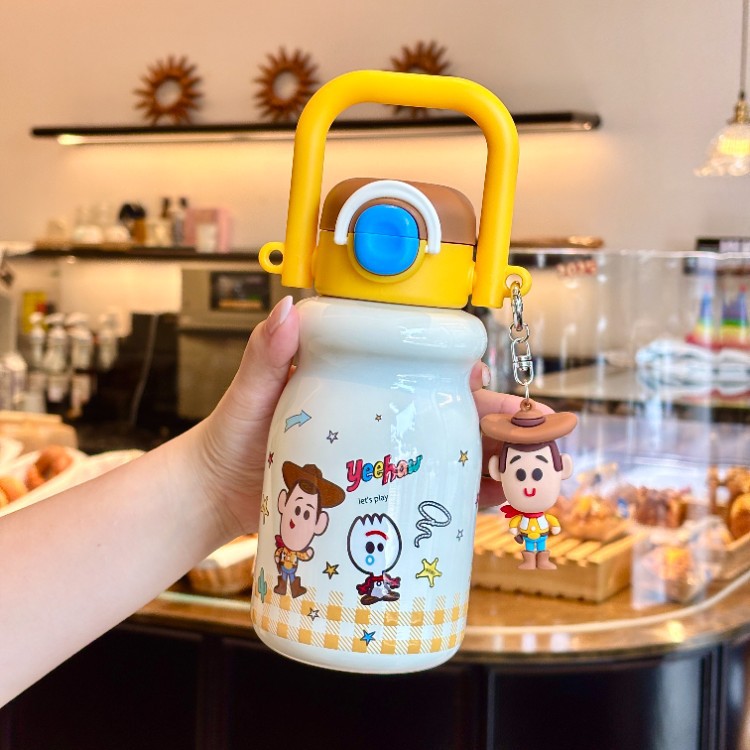 Hermosos osos de fresa para niños tazas de agua de juguete siempre movilización tazas de agua nuevas tazas de paja especiales para niños y niñas para la escuela
