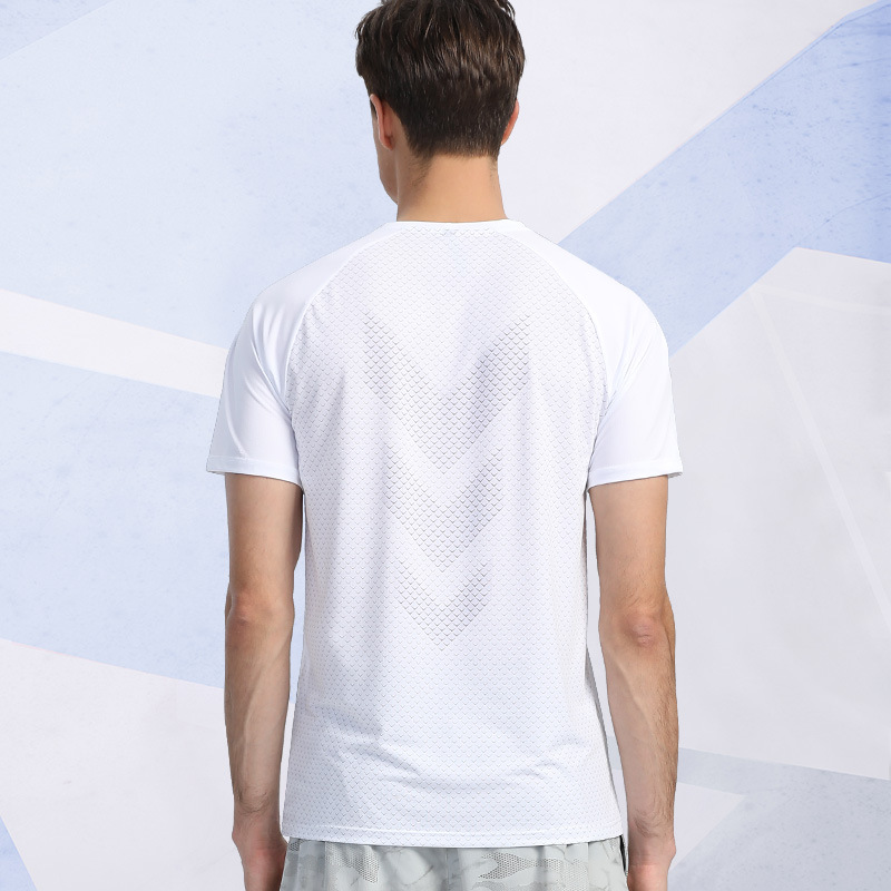 Camiseta deportiva para hombres de manga corta ropa seca rápida de verano delgada transpirable sudor hielo hielo sensación de baloncesto suelta chaqueta de carrera