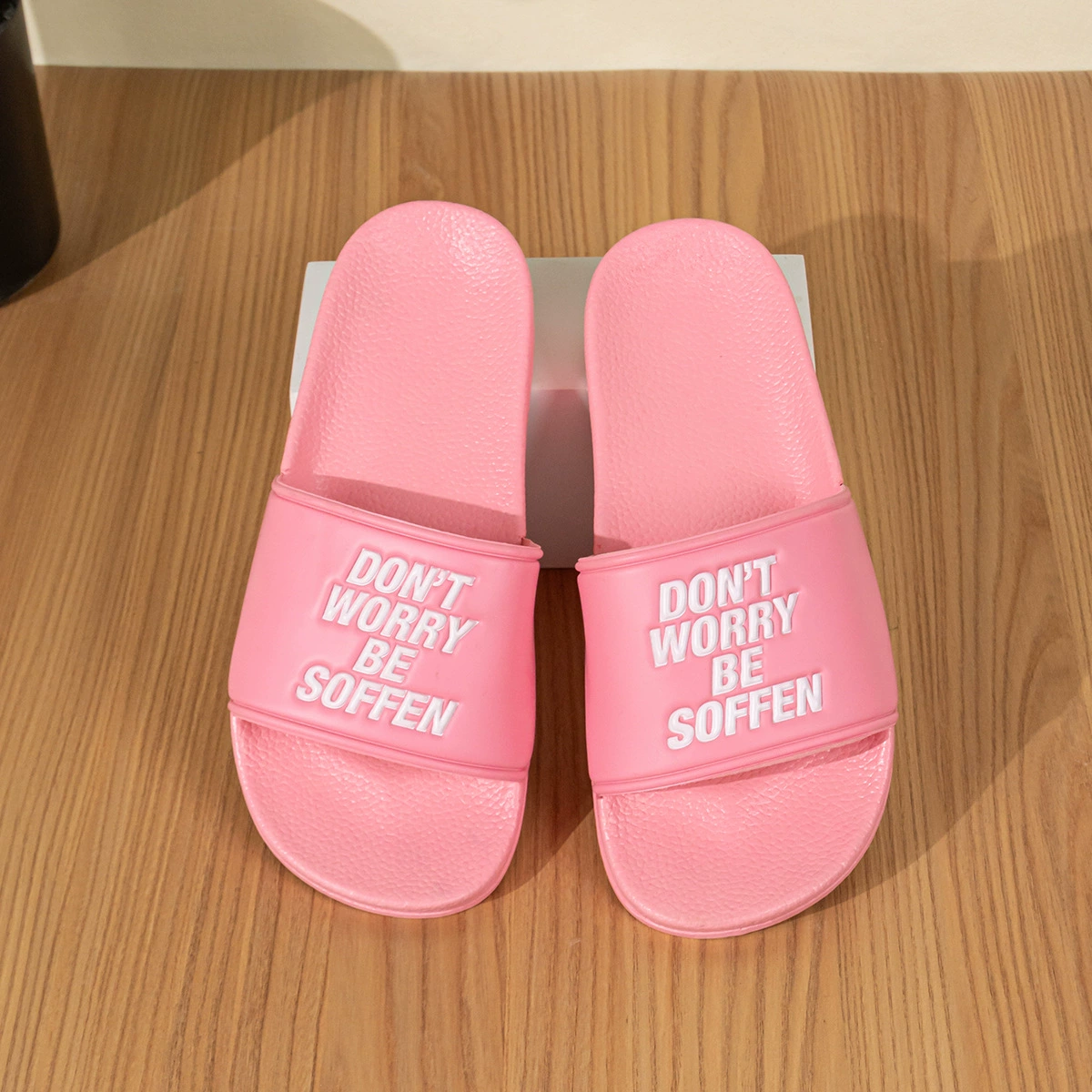 2025 новые темпераментные тапочки женские наружные носки летом против запаха трансграничные горячие продажи ПВХ толстое дно износостойкий интерьер