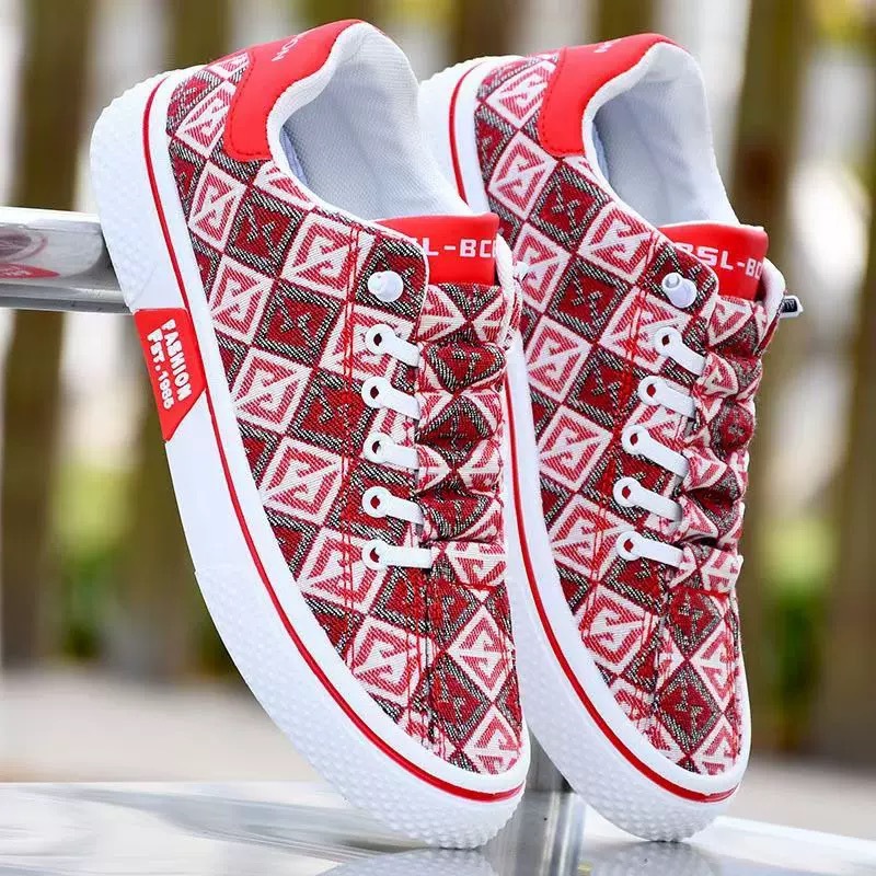 Viejos zapatos de tela para hombres verano 2026 nuevos zapatos de lona delgados zapatos de moda moda juvenil zapatos de skate casuales de moda