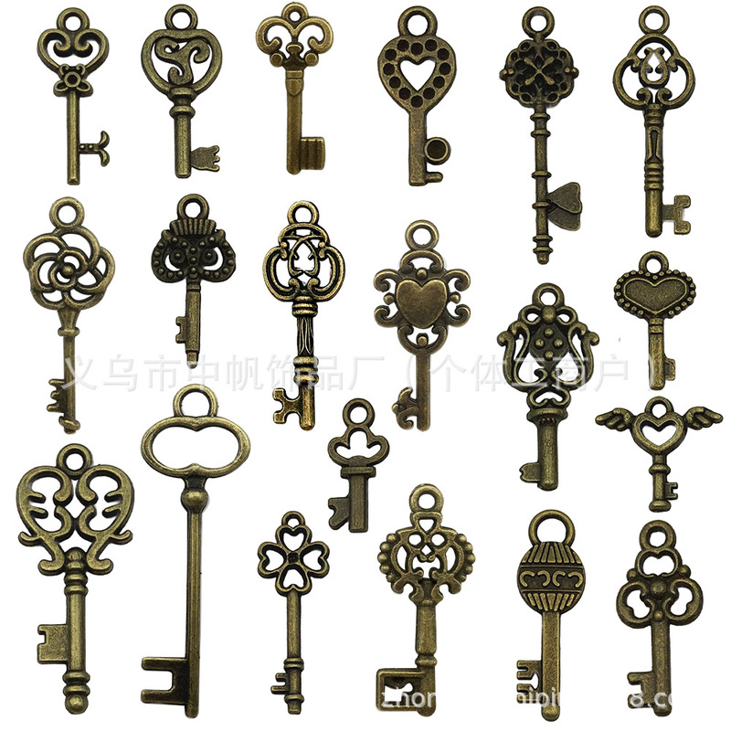 Cross-Border Retro Ancient Green Heart Key Four-Leaf Clover Key Alloy Pendant Handmade DIY Jewelry Accessories Wholesale Cross-Border Retro Ancient Green Heart Key Four-Leaf Clover Key Alloy Pendant Handmade DIY Jewelry Accessories Wholesale