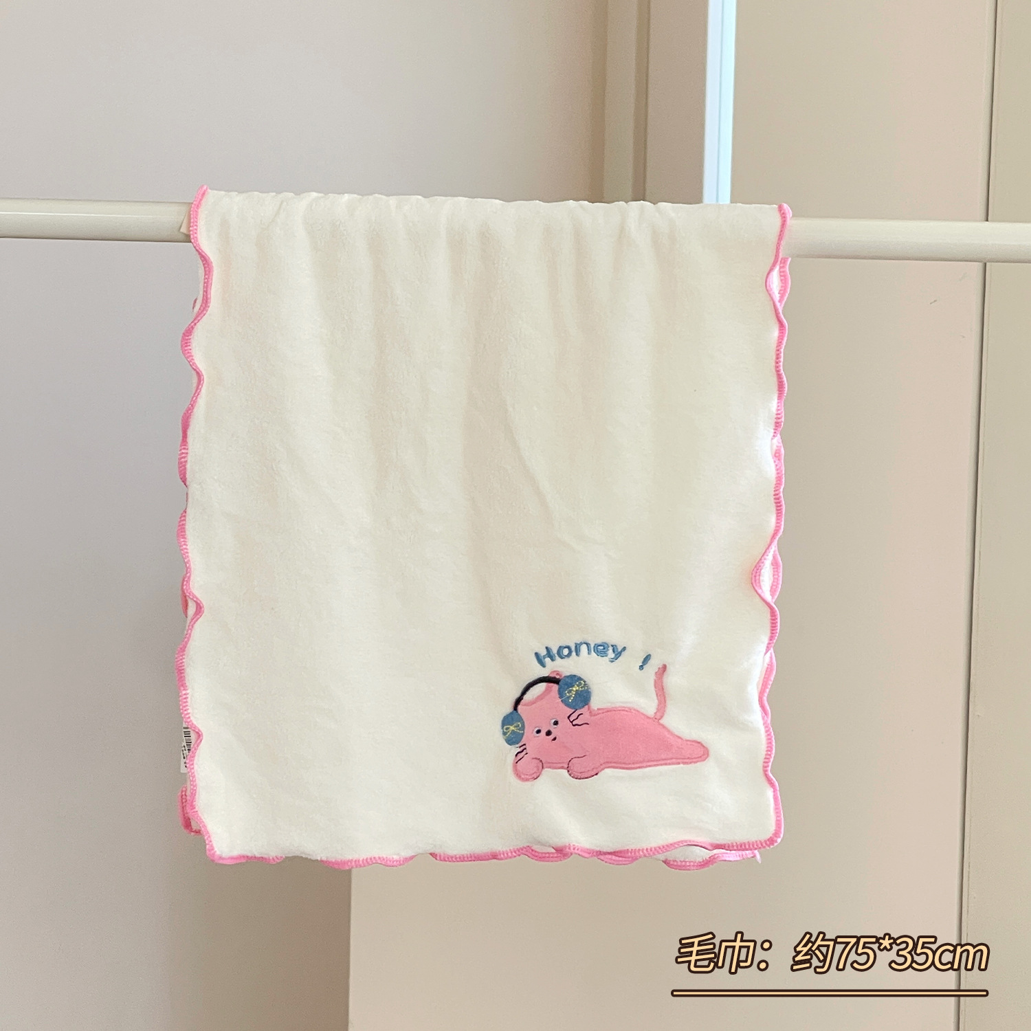 Hermosos auriculares para gatos para usar toallas de baño de cuatro piezas, vestido de baño suave absorbente de agua y seco rápido, dormitorio doméstico para usar conjunto de toallas