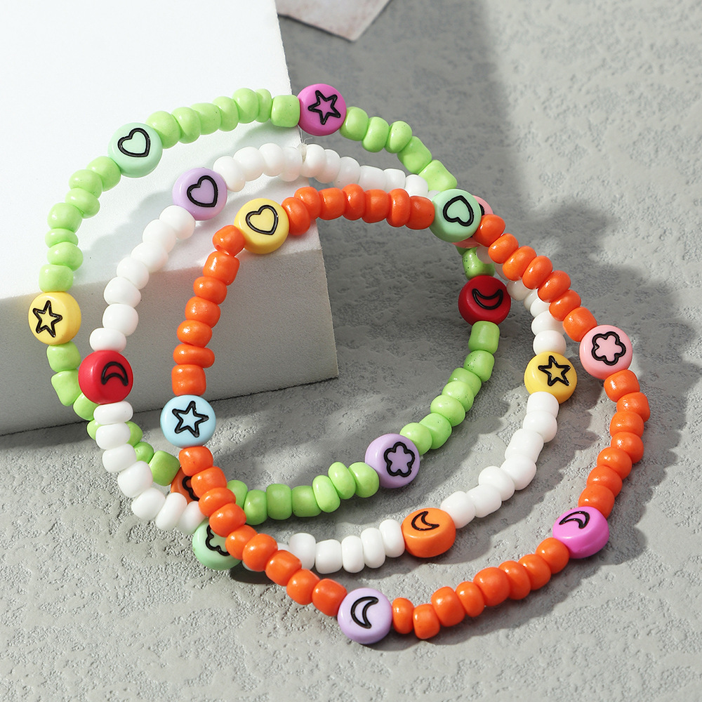 Ensemble De Bracelets De Perles Plates Étoile Lune Acrylique Couleur Bonbon Rétro En Gros Nihaojewelry display picture 4