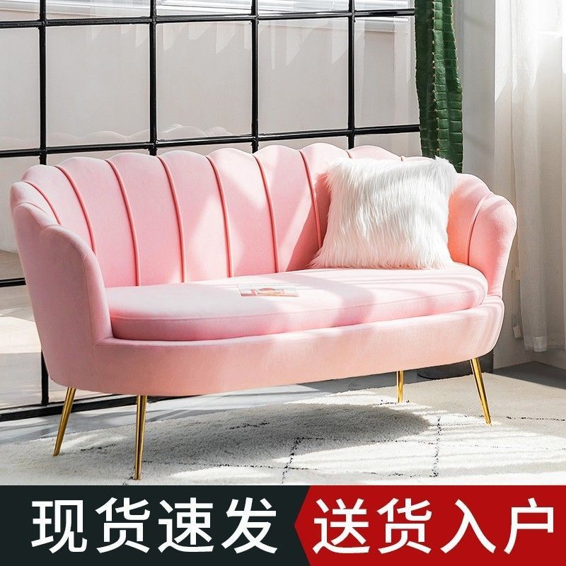 ソファーの客間の小さい部屋のタイプは簡単です。|undefined