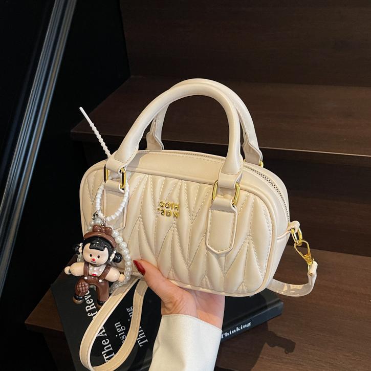 Bolso de bolos portátil de moda de hilo de bordar para mujer 2025 nuevo bolso de hombro plisado de todo fósforo de moda bolso cuadrado pequeño de sentido avanzado