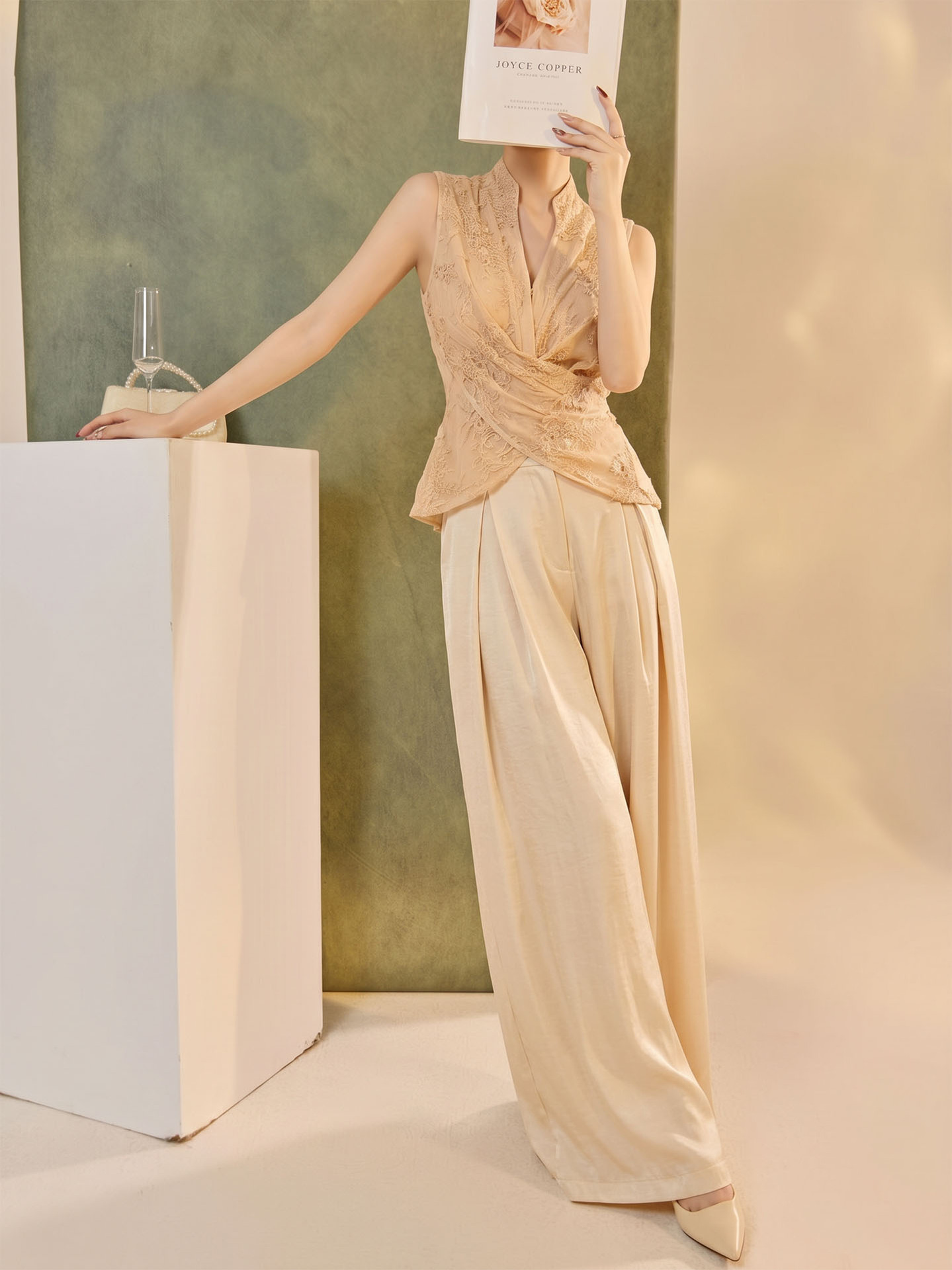 Áo vest nữ dài tay cổ chéo thêu tay, thắt lưng ren — màu vàng
