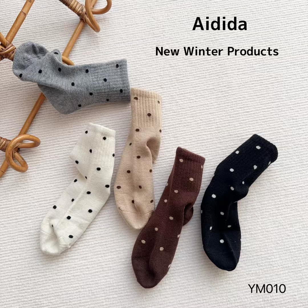 Новая осенняя и зимняя новая шерстяная носки Aidida