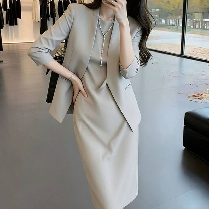 Bộ vest nữ cao cấp gồm áo vest và đầm liền thân hai mảnh, tay lửng, cổ vest, váy midi dáng đứng — Màu xám nhạt