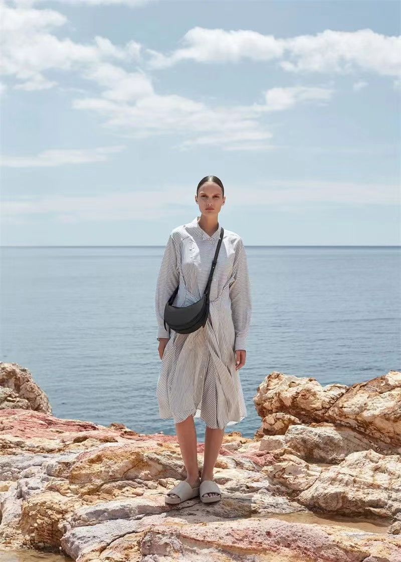 Borsa a spalla donna a mezzaluna con motivo litchi stile francese_voghion.com