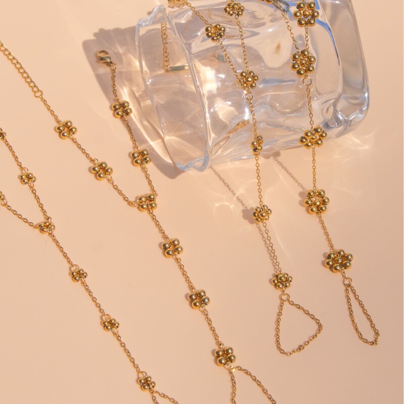 Stainless Steel Gold-Colored Four-Leaf Flower Interlocking Bracelet with 4 Beads, Simple and Stylish Handmade Interlocking Bracelet for Women