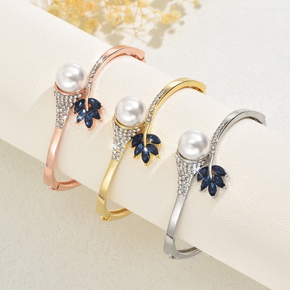 Europa y los Estados Unidos de venta caliente irregular y asimétrica serie de fabricantes de pulseras de diamantes de perlas venta directa al por mayor joyas de mano para mujeres image 3
