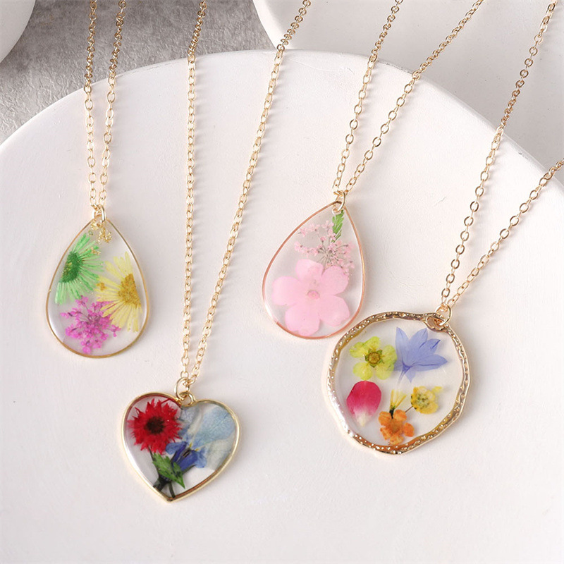 15g Weight Resin Pendant Material Pendant Necklace Classification Alloy Chain Material 1 Piece Quantity Casual Occasion Alloy, Resin Material Flower Pattern Unisex Gender Plating Design Pastoral, Simple Style Style Pastoral Simple Style Flower Alloy Resin Wholesale Pendant Necklace 7