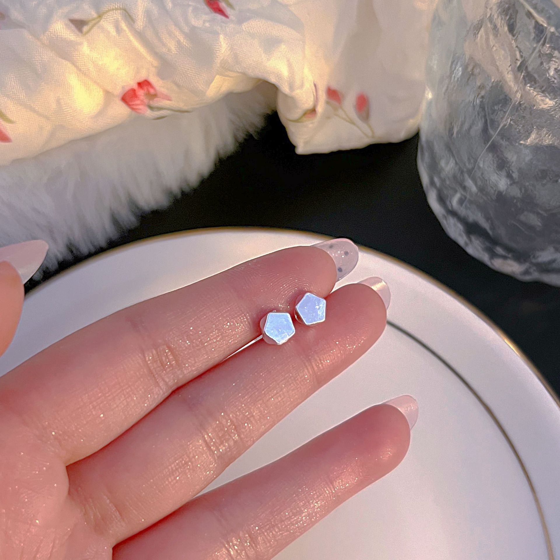 Kleine S999 Sterlingsilber Ohrlöcher Pflege-Ohrstecker Damen 2025 neue Kollektion Trend vielseitige Ohrringe hochwertiges Ohrschmuck Großhandel