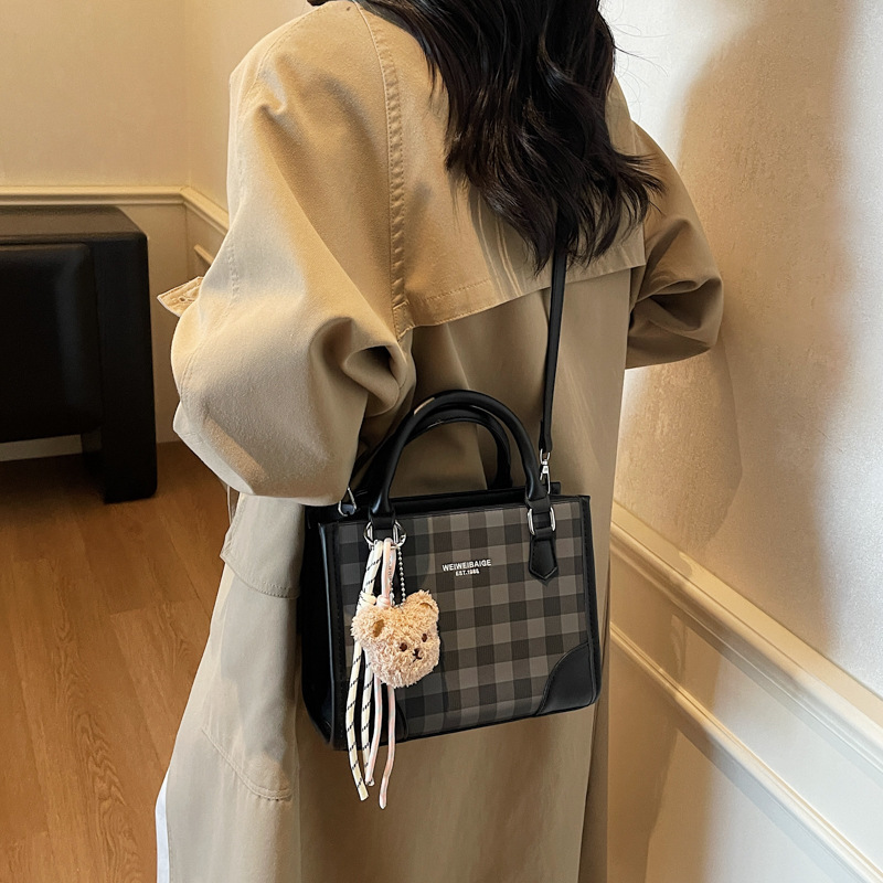 Bolso de mano coreano de alta calidad, bolso cuadrado pequeño, mujer, otoño y invierno, 2025, nuevo tipo de bolso de hombro, bolso de moda, bolso de hombro